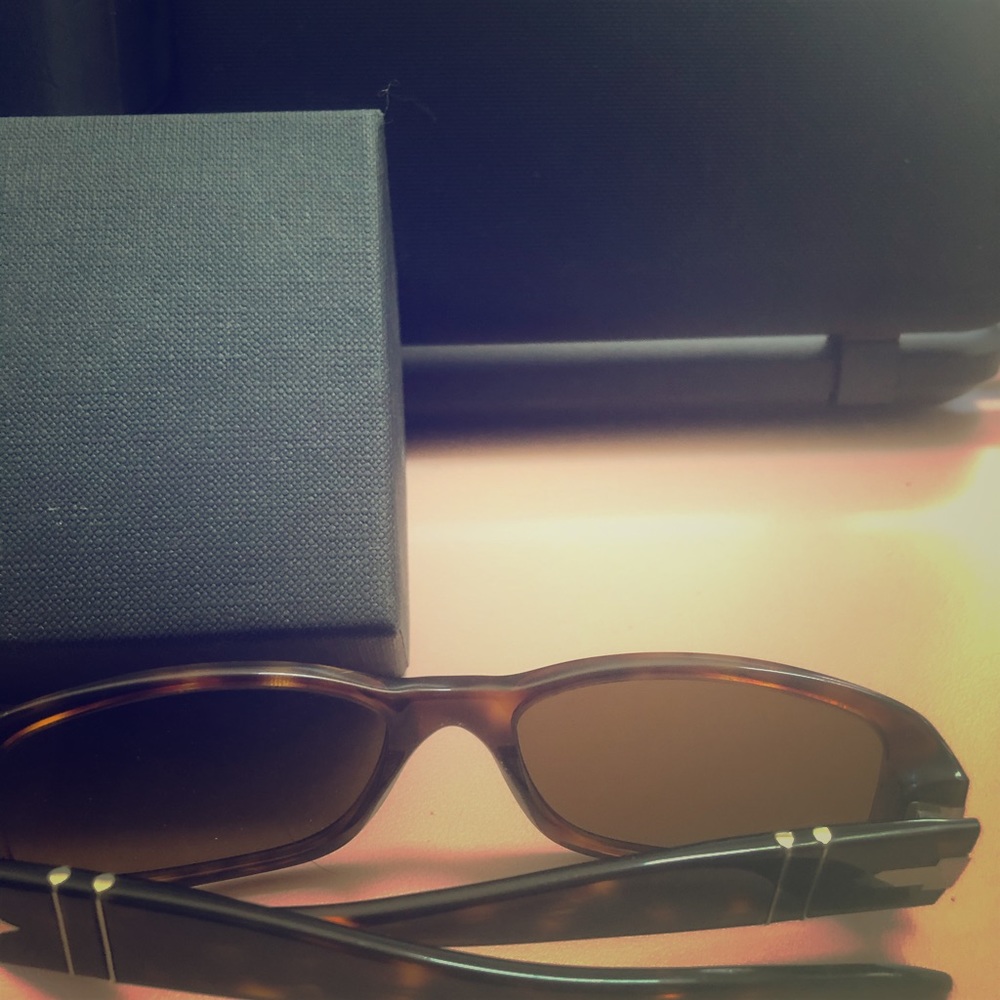 Person sunglasses